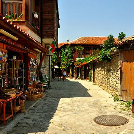Apartment Pomorie Sea&history